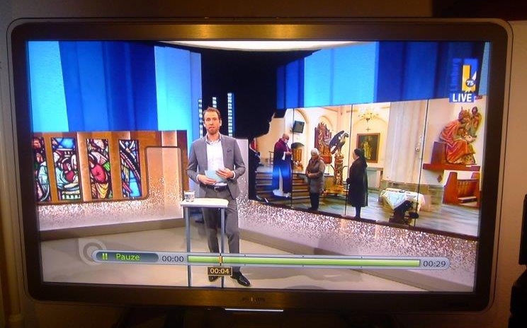 Foto van uitzending L1 Centraal die op Aswoensdag een reportage maakte vanuit de Grote Kerk te Venray
