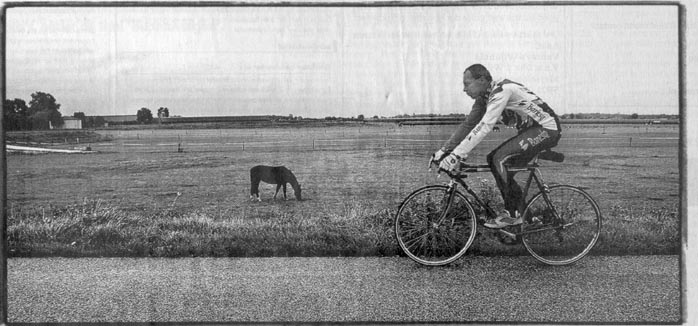 Pastoor bezig met zijn "hobby"
